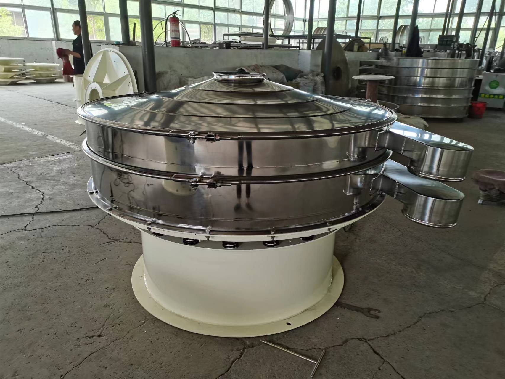 大振篩機(jī)帶你深入地了解振動(dòng)篩產(chǎn)品及目標(biāo)用戶(hù)，和你一起制定現(xiàn)場(chǎng)使用方案。